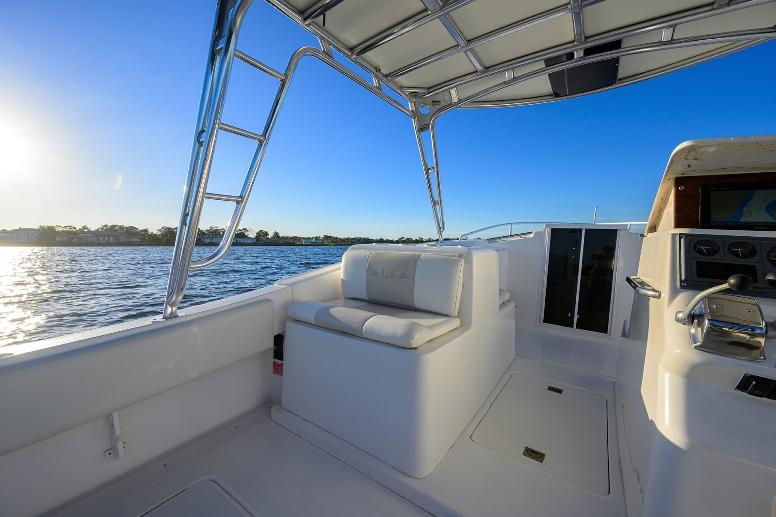 Aura 28 Heron's Catch - Exterior Helm/Cockpit