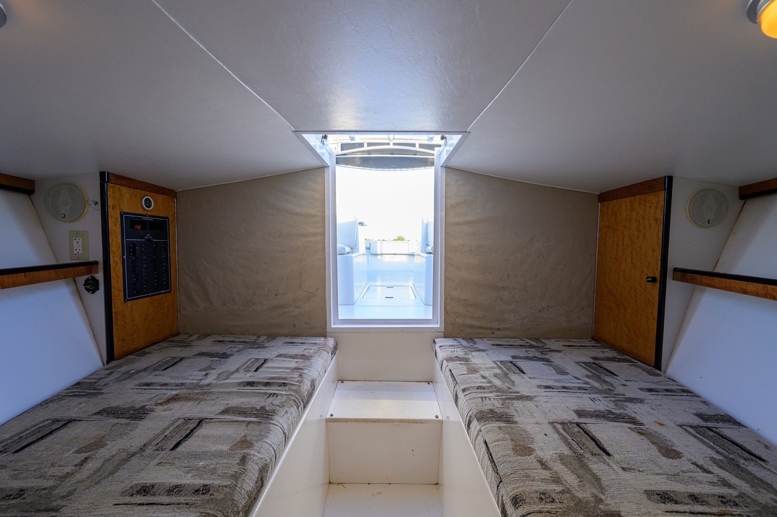 Aura 28 Heron's Catch - Interior Cabin