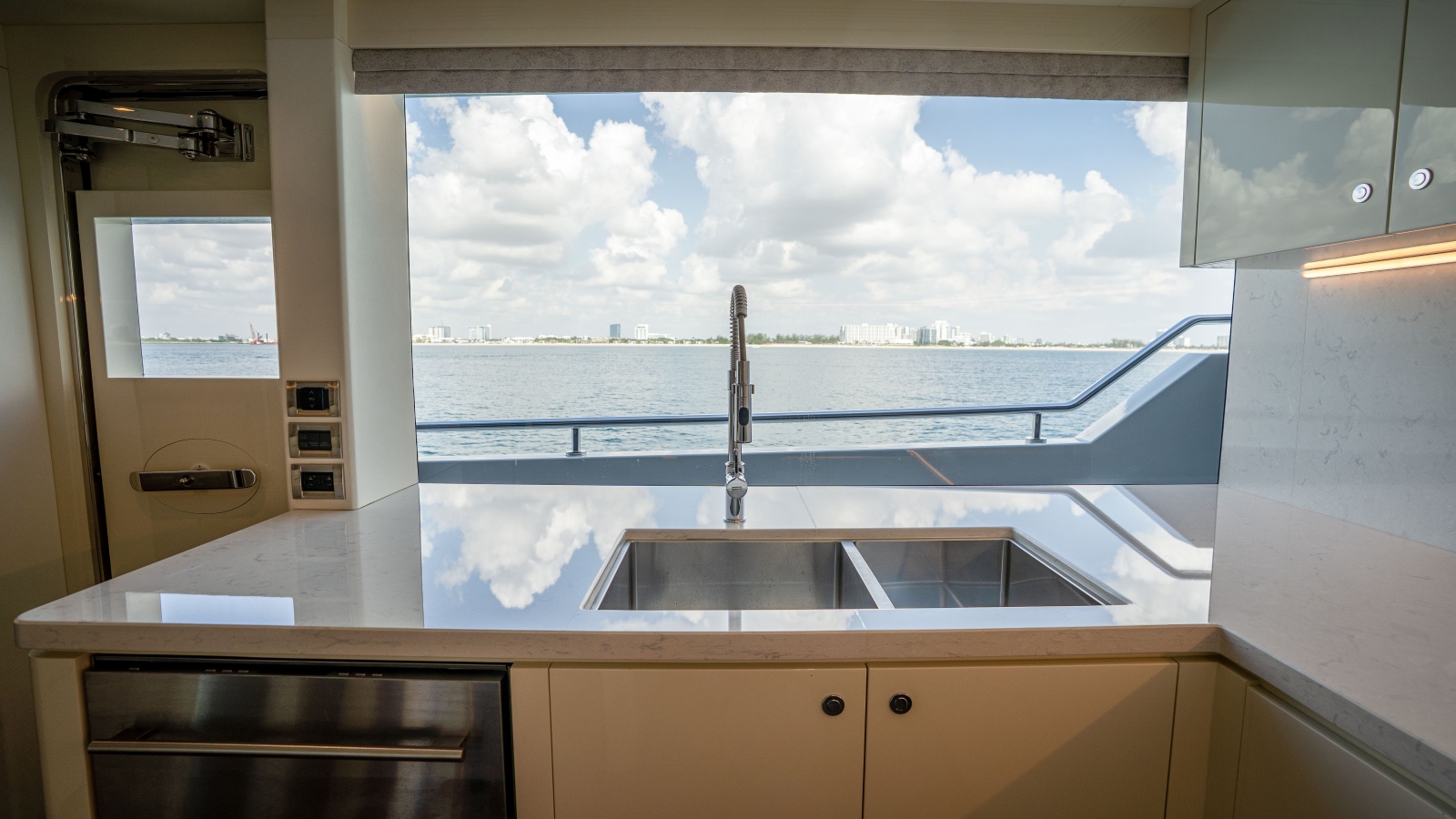 2025 Ocean Alexander 32L