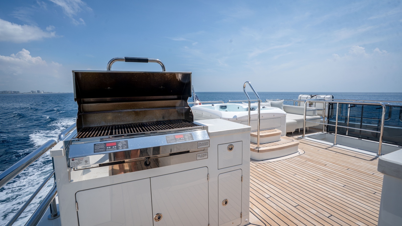 2025 Ocean Alexander 32L