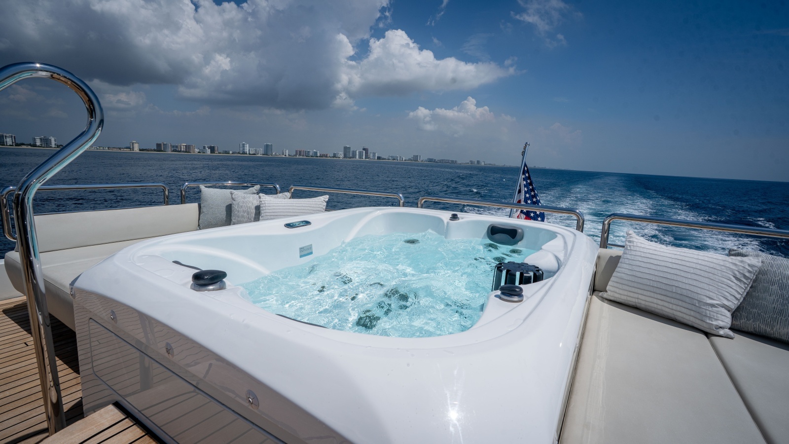 2025 Ocean Alexander 32L