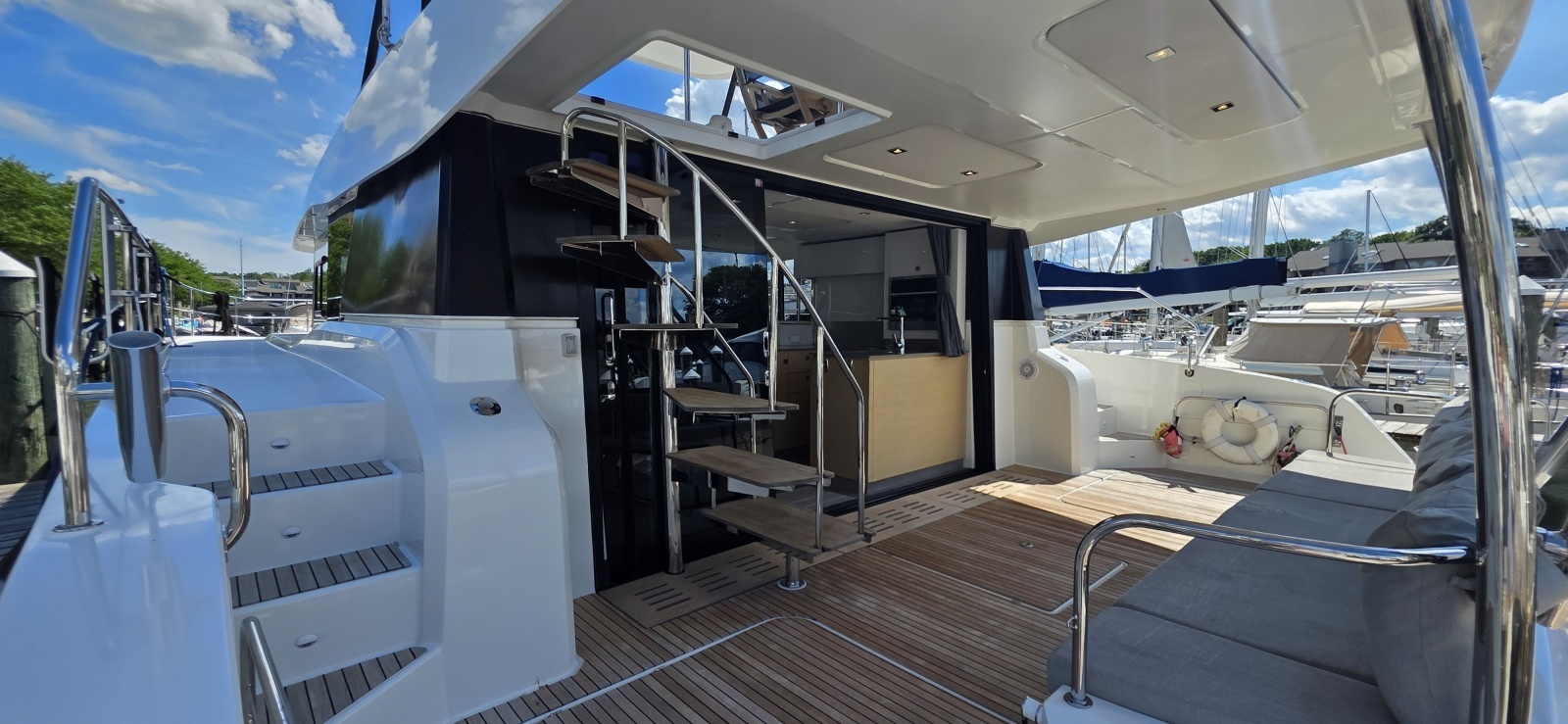 2018 Fountaine Pajot Motor Yacht 44