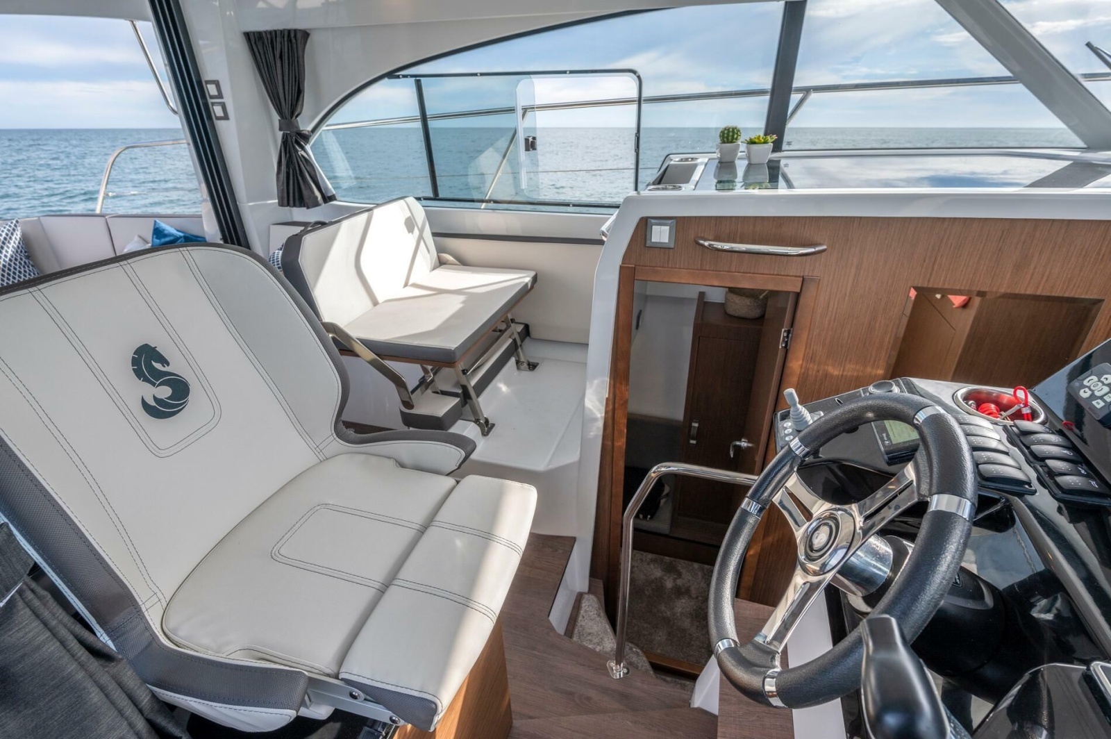 2027 Beneteau Antares 11 Coupe