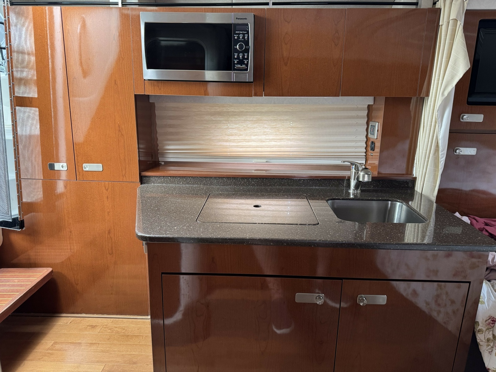 Sea Ray 310da Galley