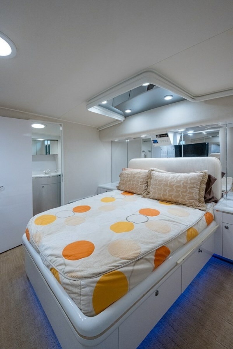 1998 American Custom Yachts 