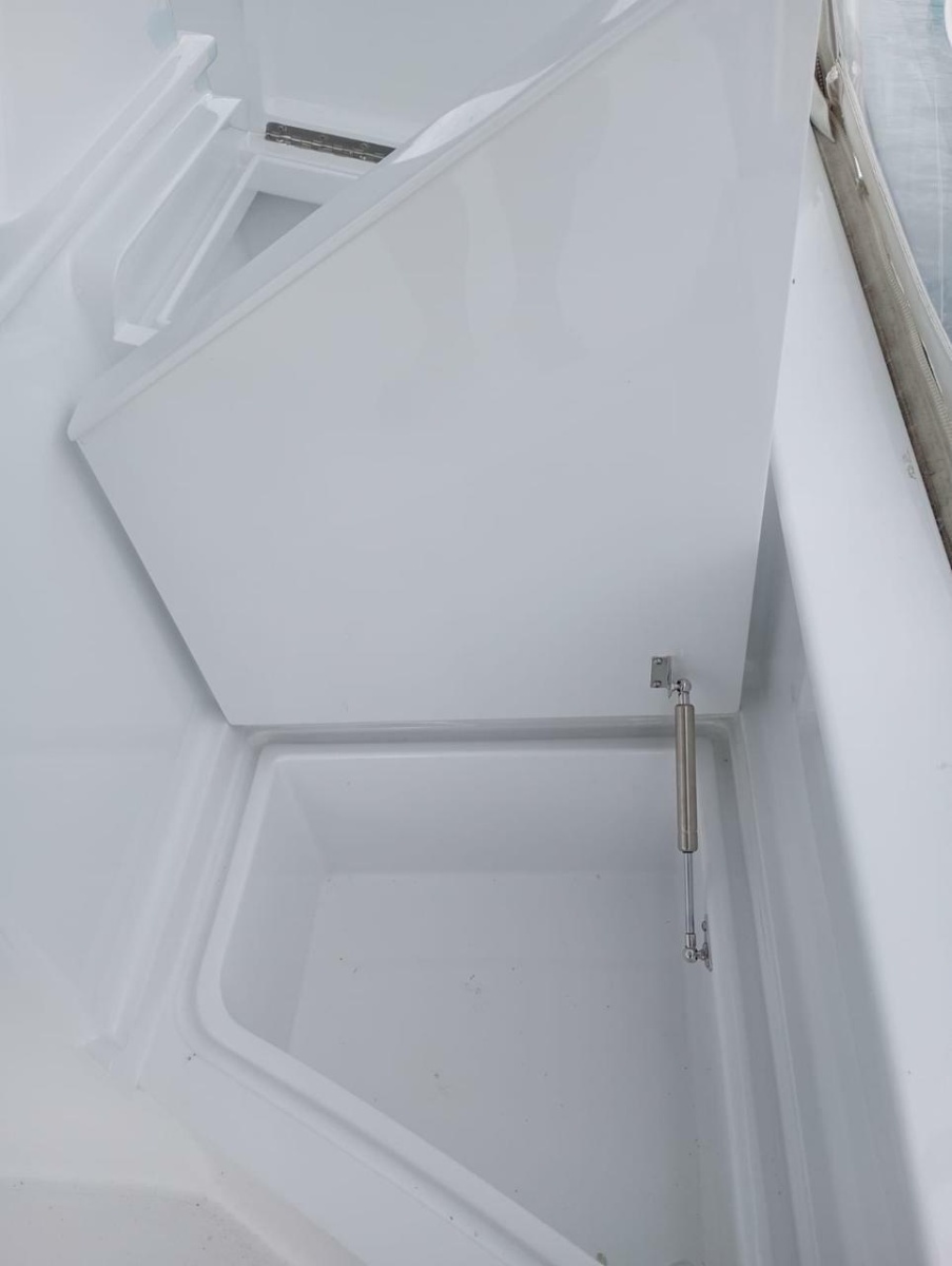 1998 American Custom Yachts 