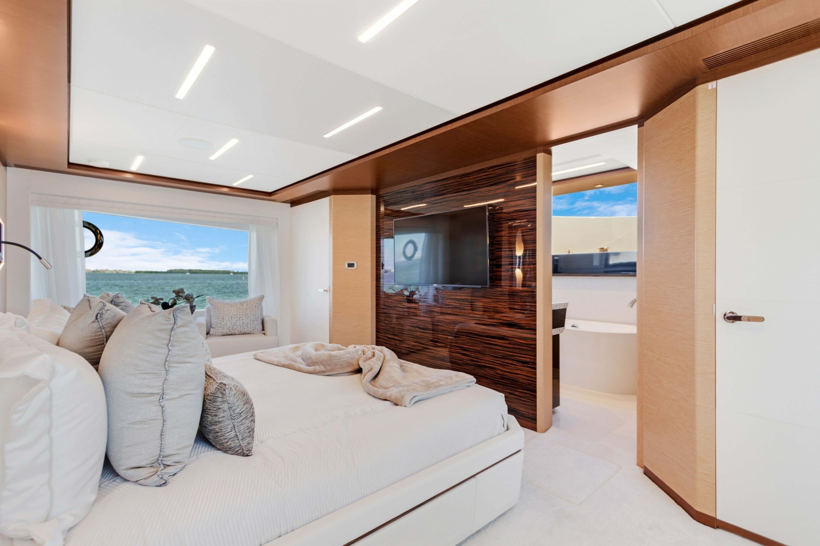 2024 Ocean Alexander 27R