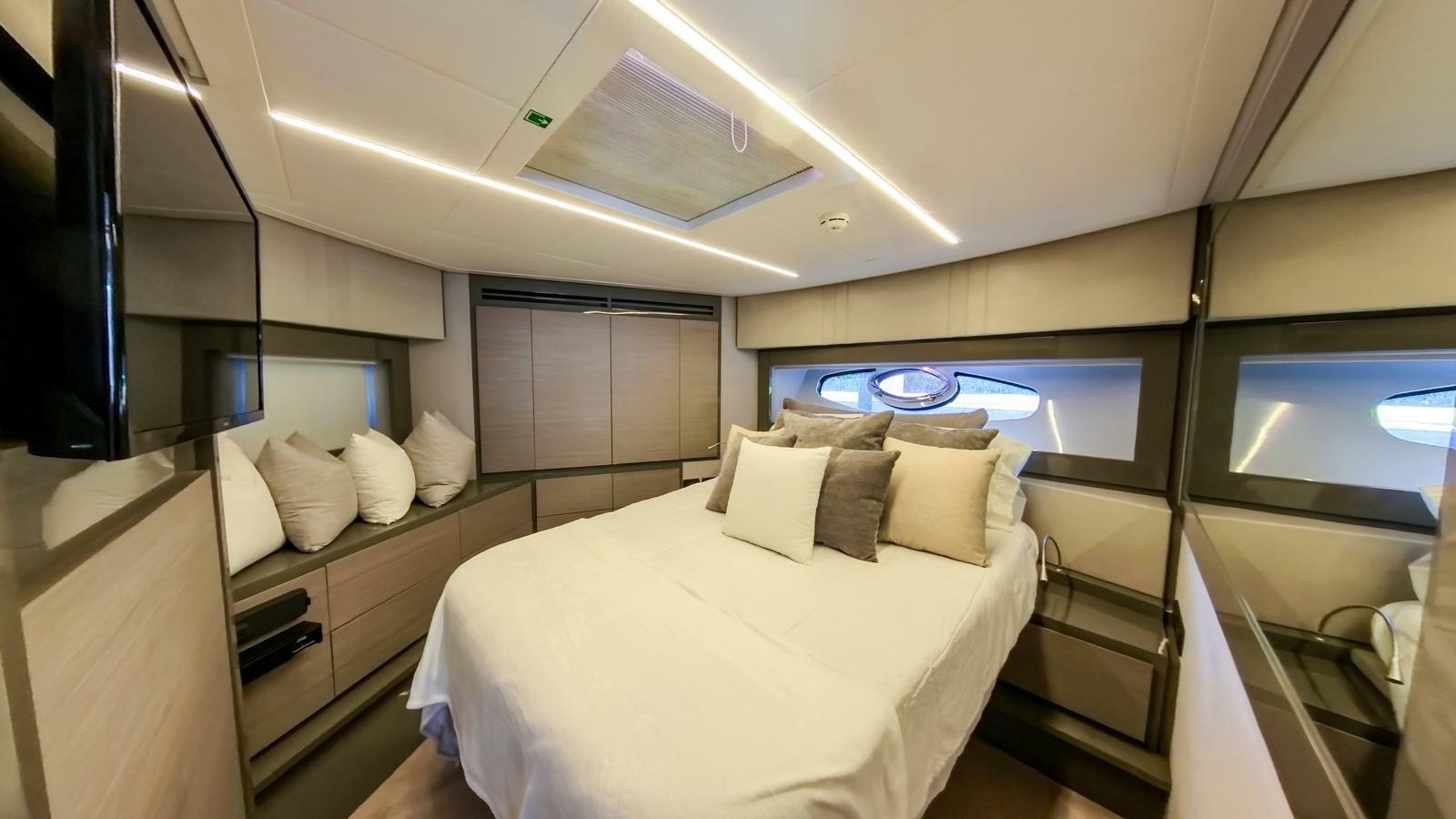 2024 Pershing 62