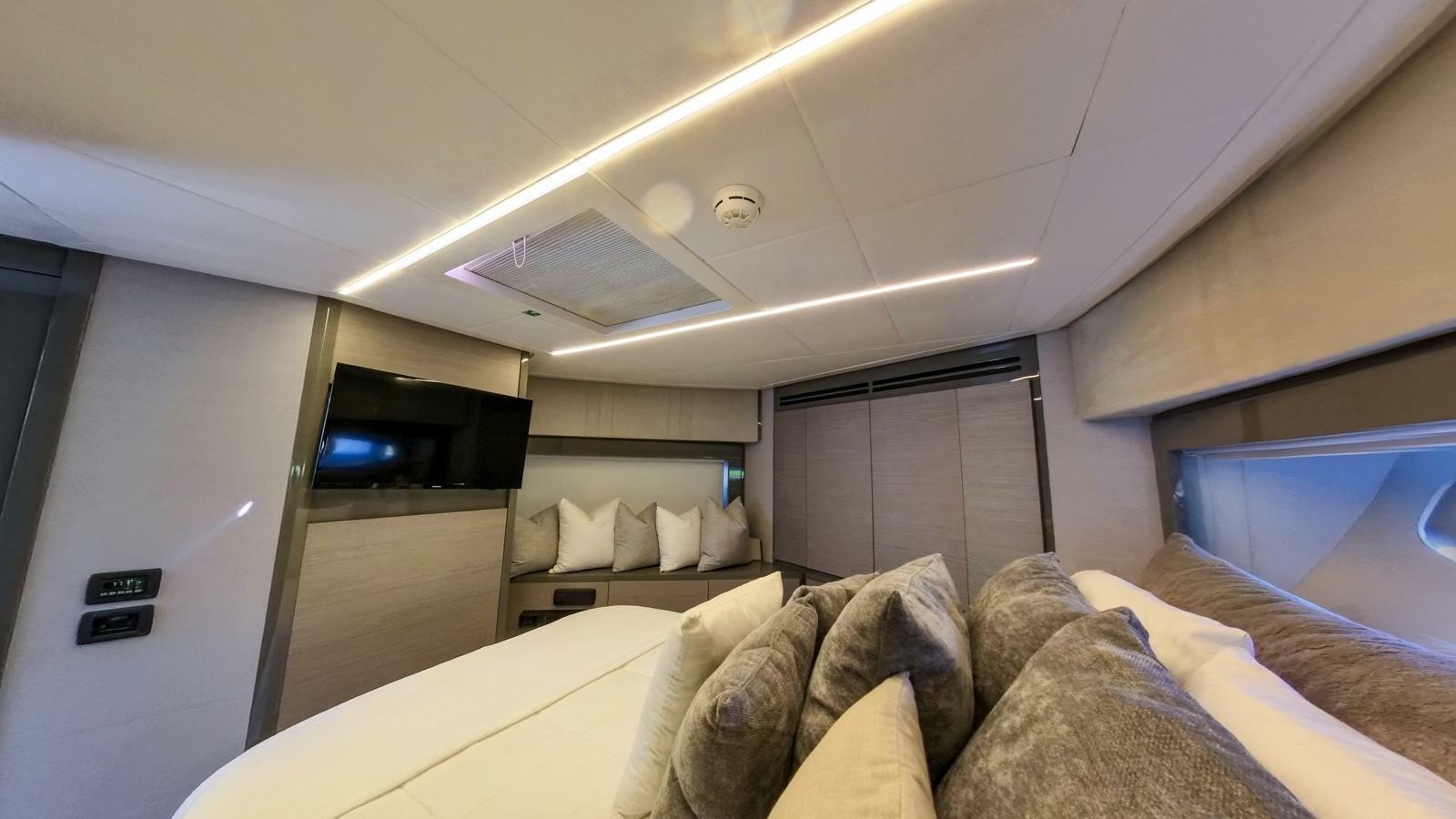 2024 Pershing 62