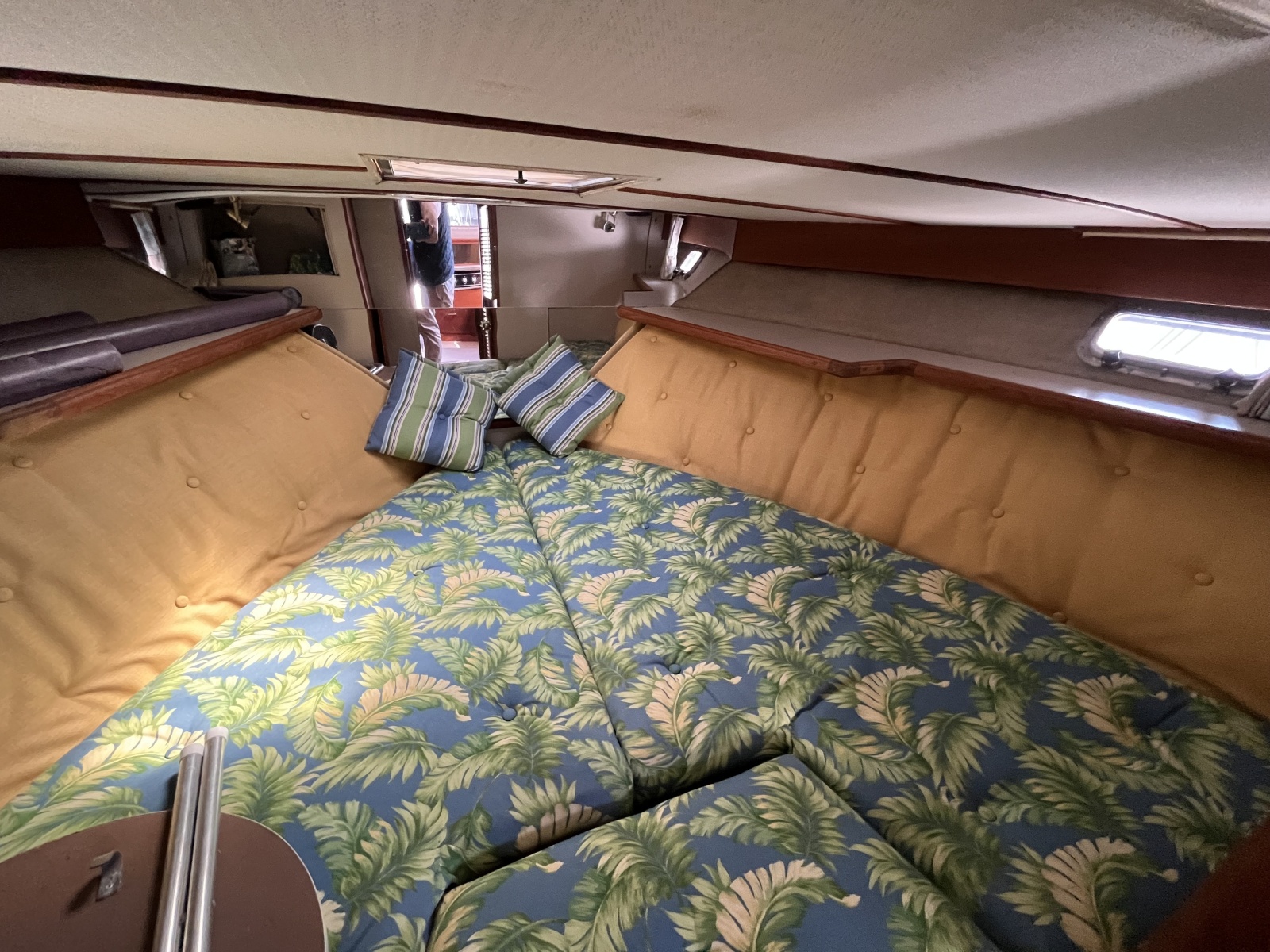 1989 Tollycraft 30' Sport Cruiser