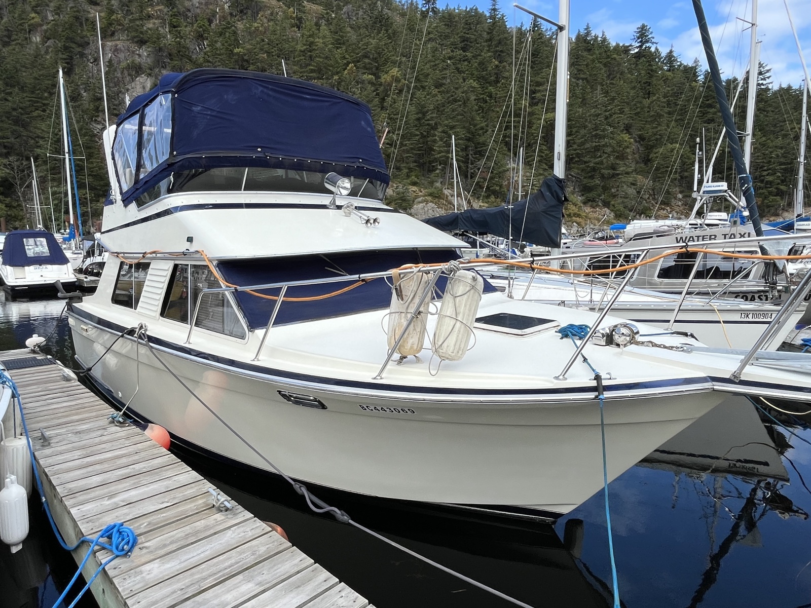 1989 Tollycraft 30' Sport Cruiser