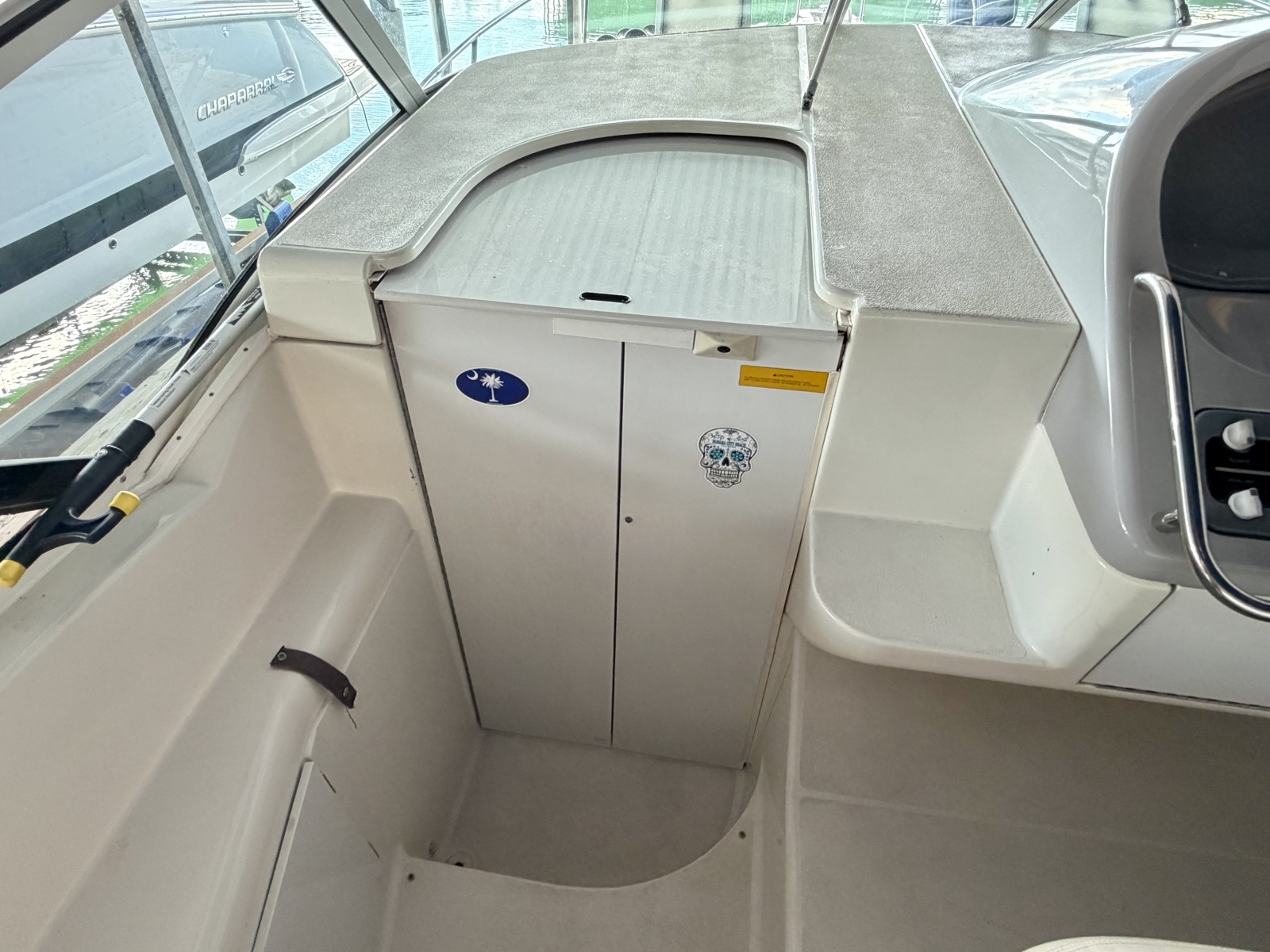 1996 Carver 310 Mid Cabin Express