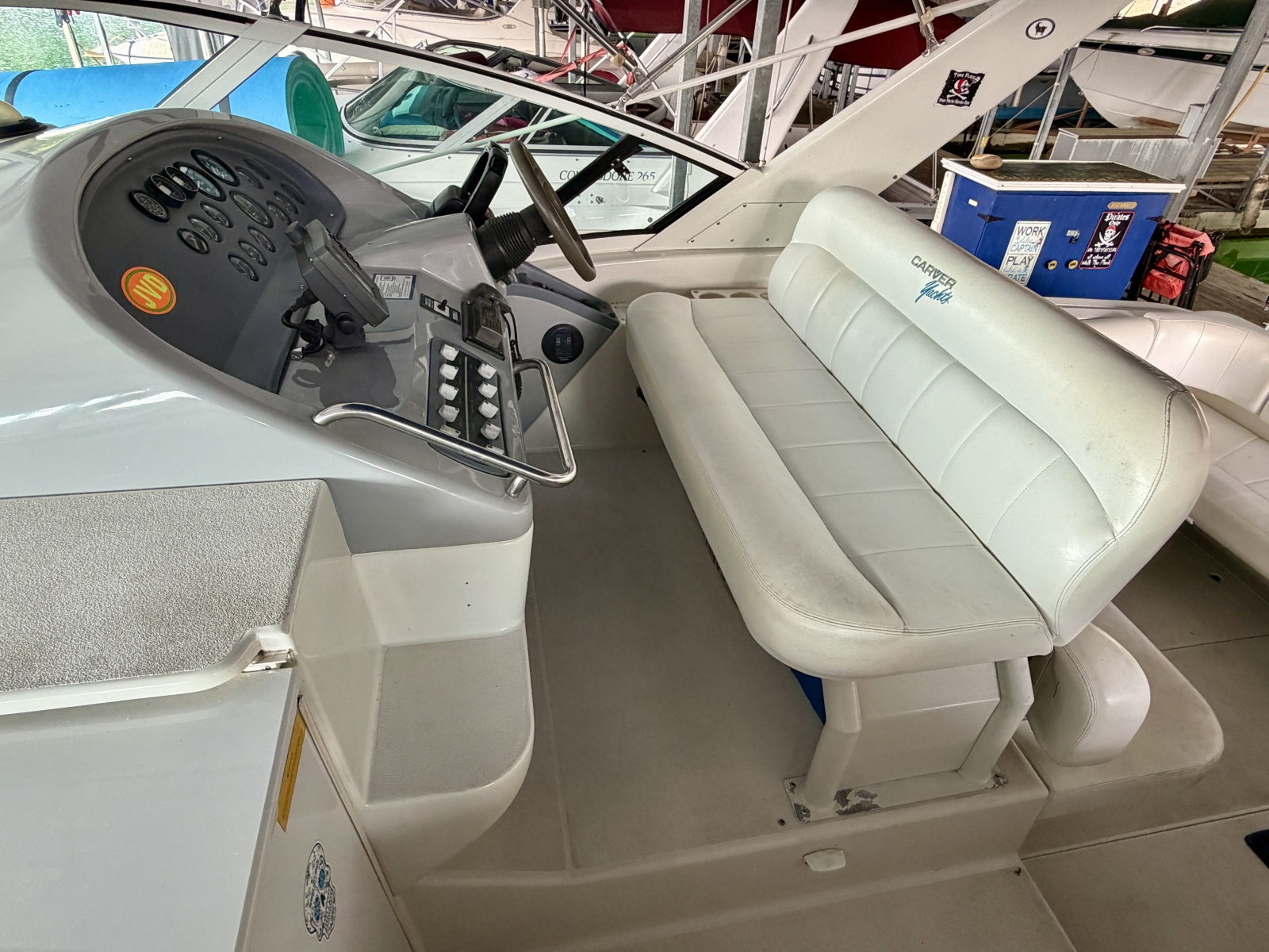 1996 Carver 310 Mid Cabin Express