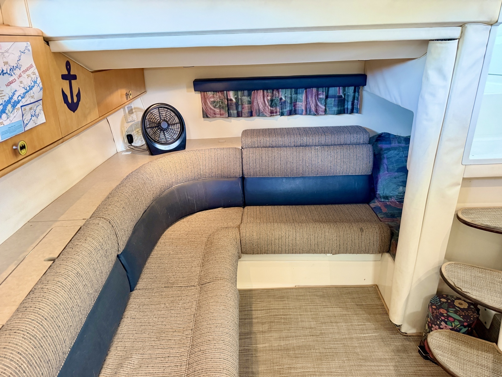 1996 Carver 310 Mid Cabin Express