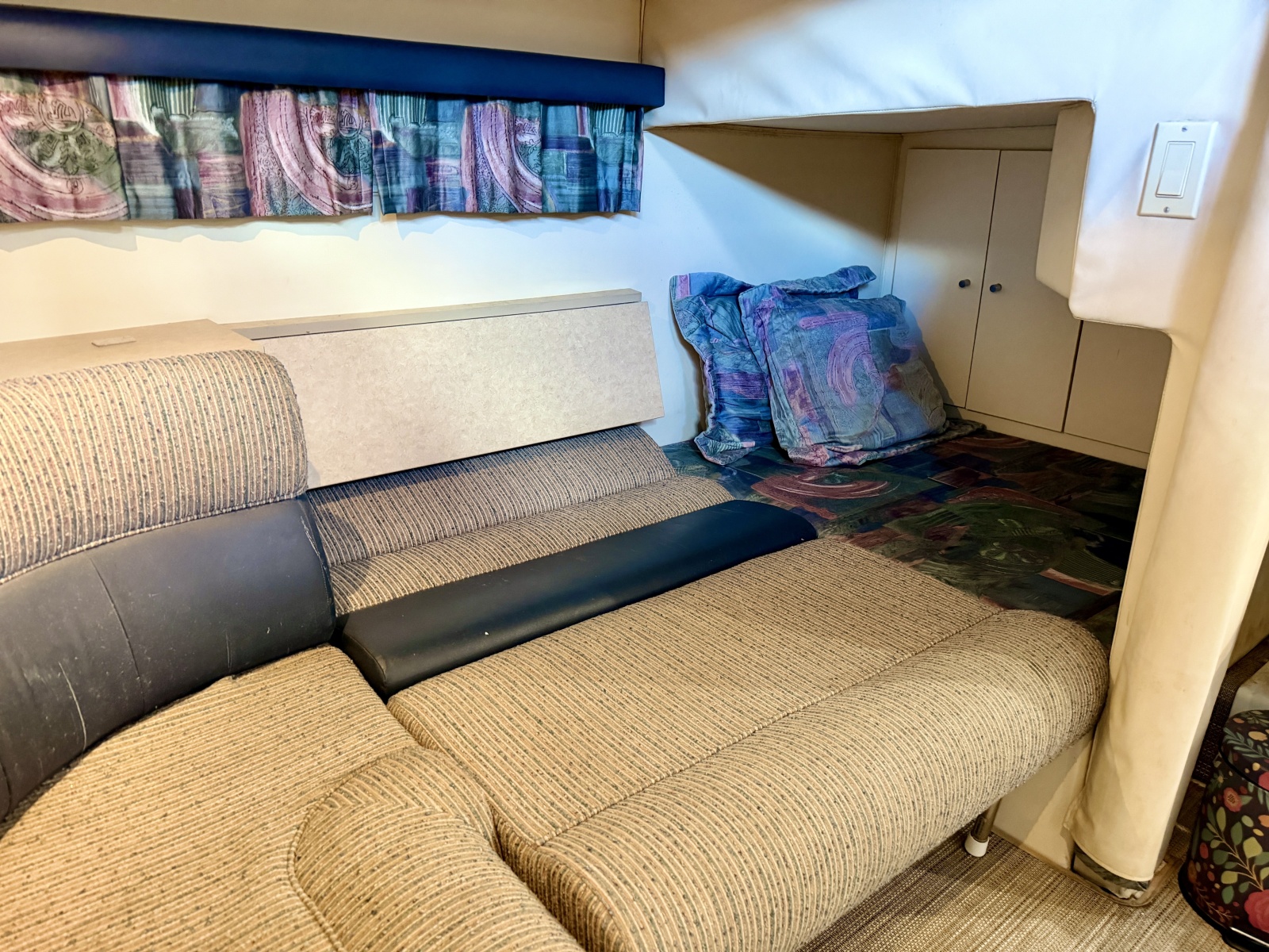 1996 Carver 310 Mid Cabin Express