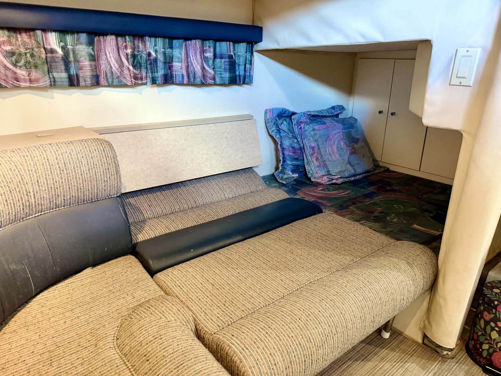 1996 Carver 310 Mid Cabin Express