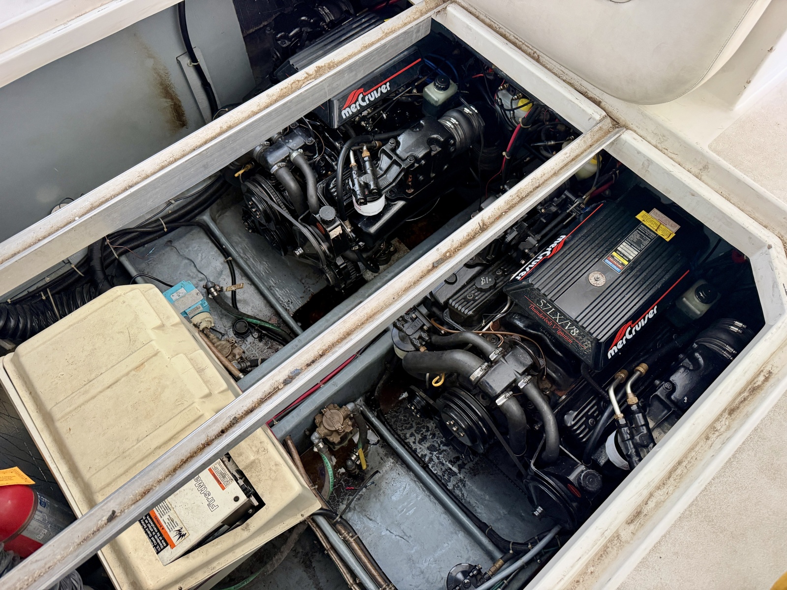 1996 Carver 310 Mid Cabin Express