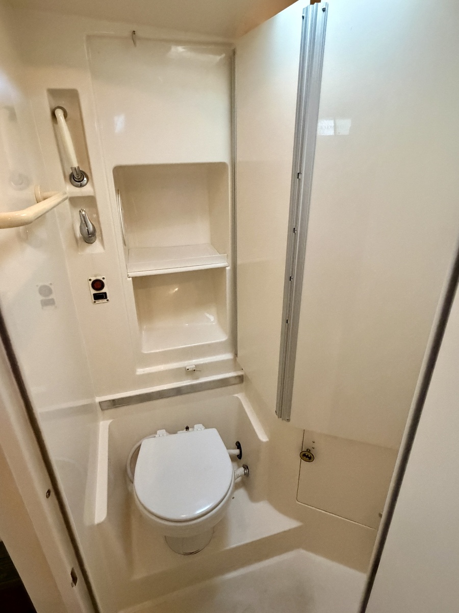 1996 Carver 310 Mid Cabin Express