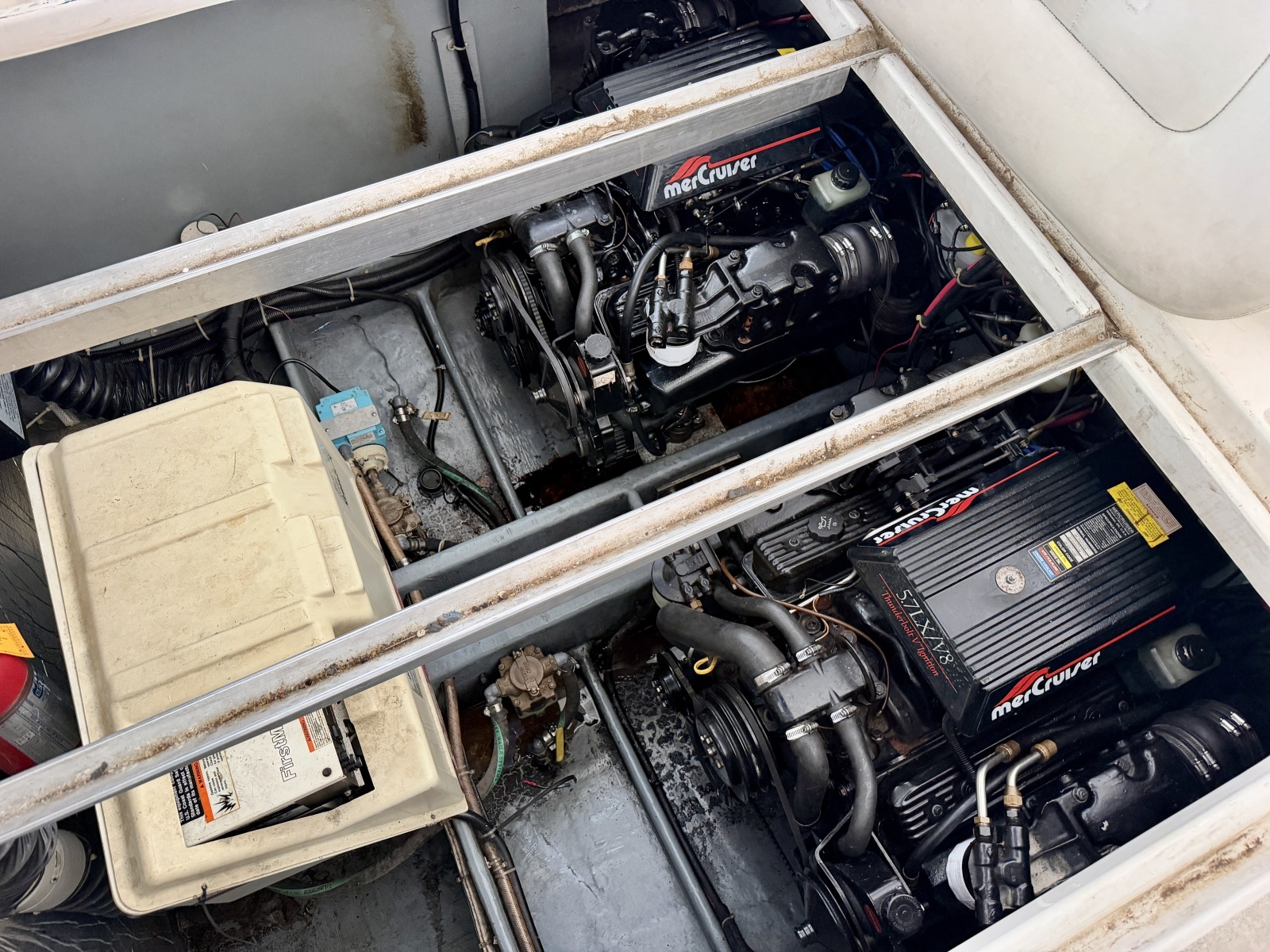1996 Carver 310 Mid Cabin Express