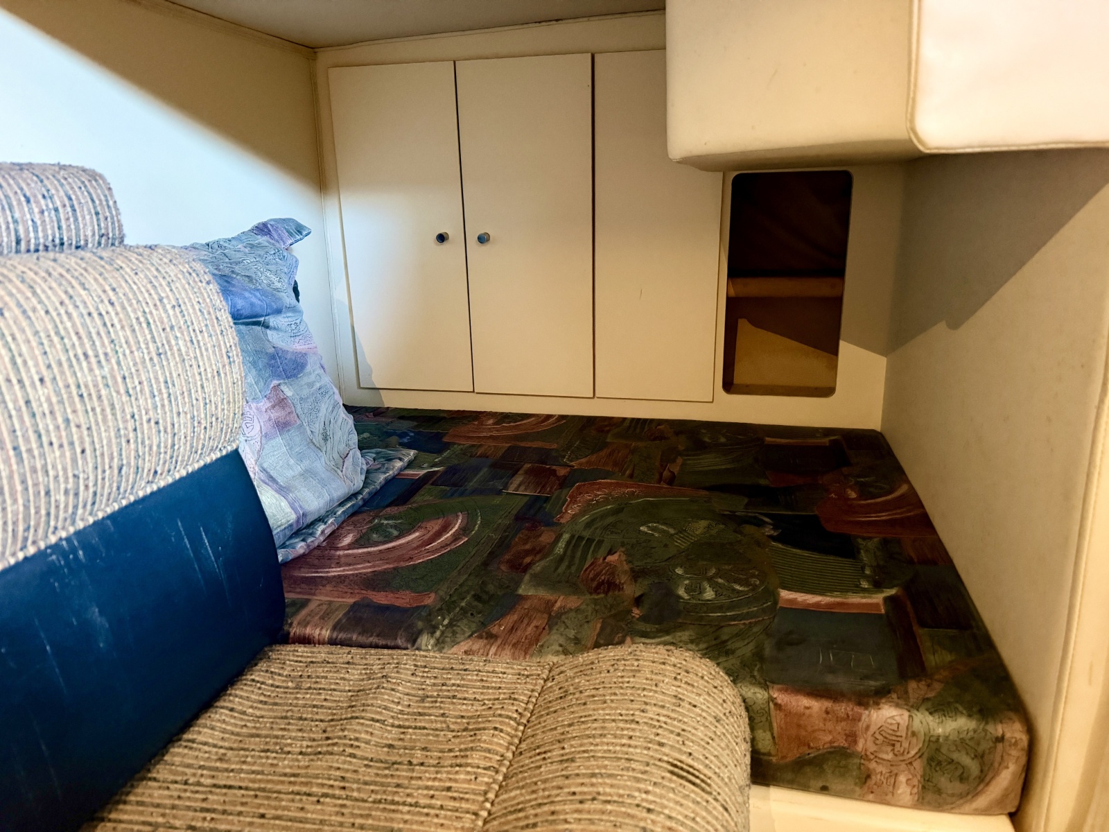1996 Carver 310 Mid Cabin Express