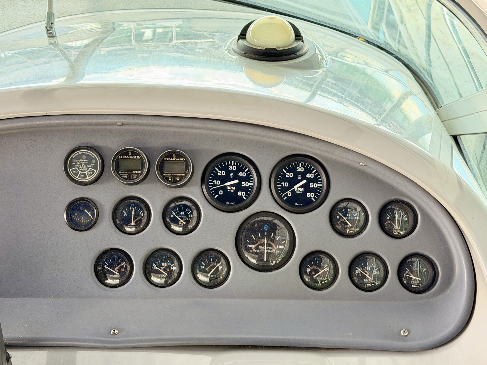 1996 Carver 310 Mid Cabin Express