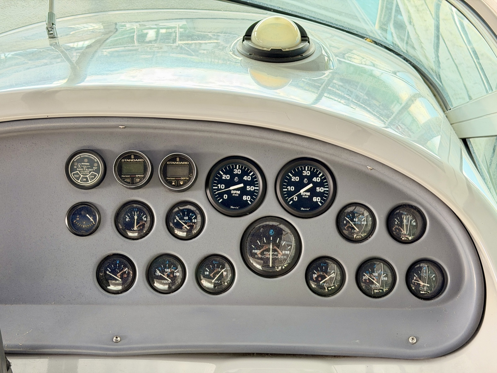 1996 Carver 310 Mid Cabin Express