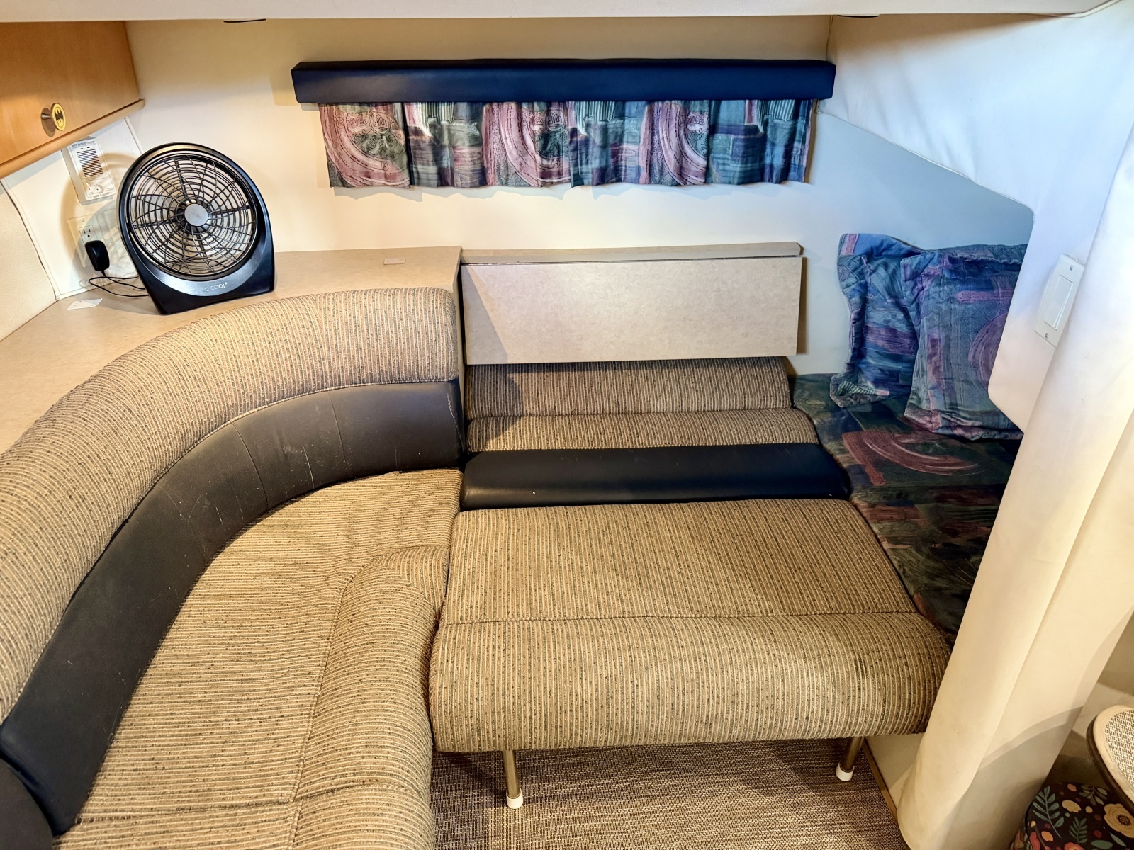 1996 Carver 310 Mid Cabin Express