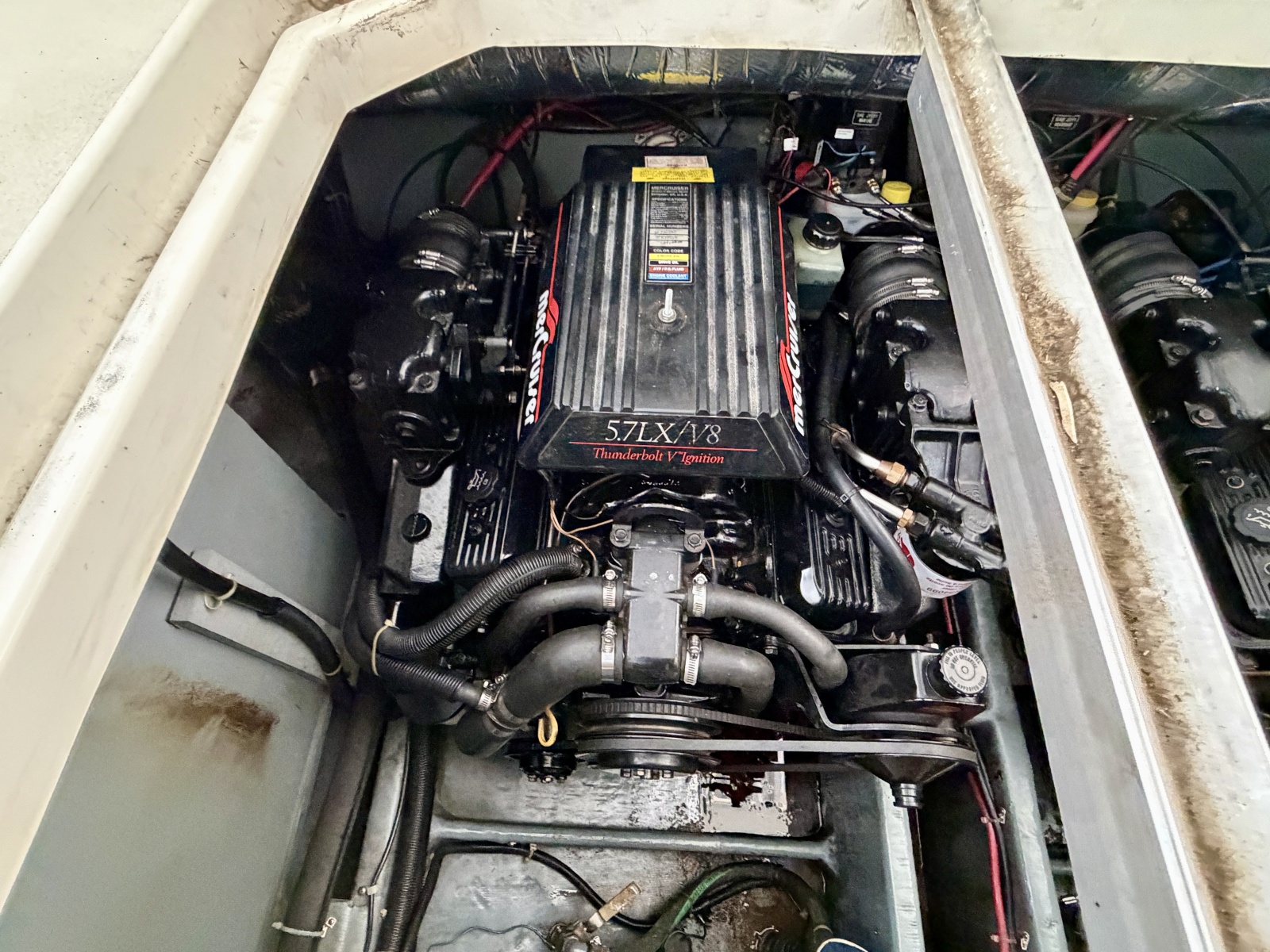 1996 Carver 310 Mid Cabin Express