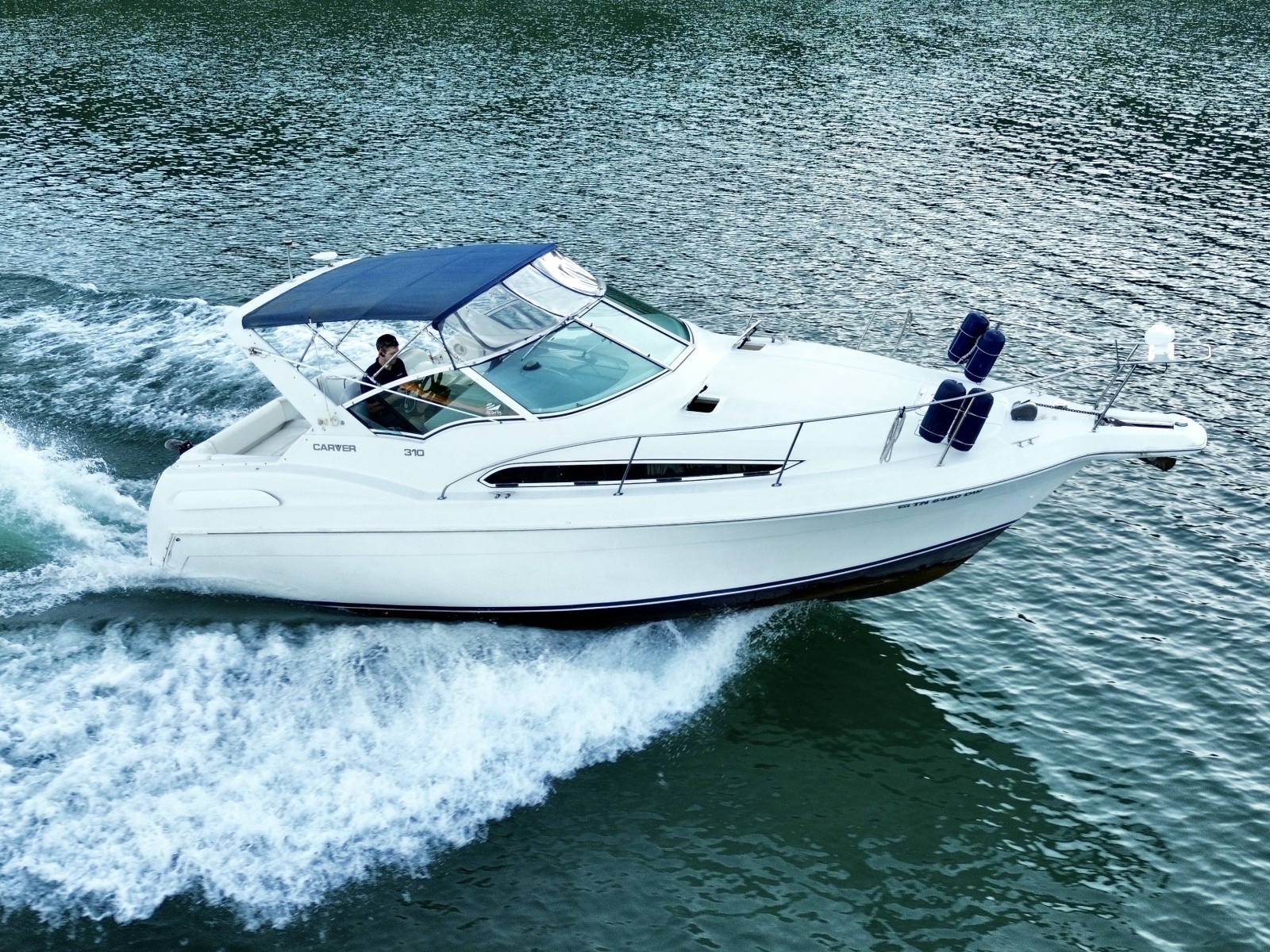 1996 Carver 310 Mid Cabin Express