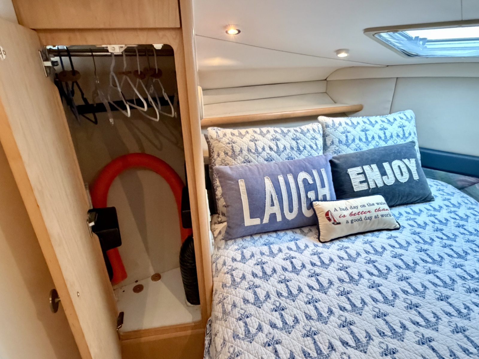 1996 Carver 310 Mid Cabin Express