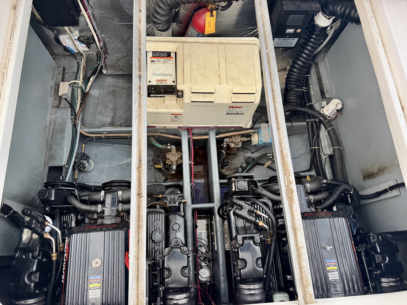 1996 Carver 310 Mid Cabin Express