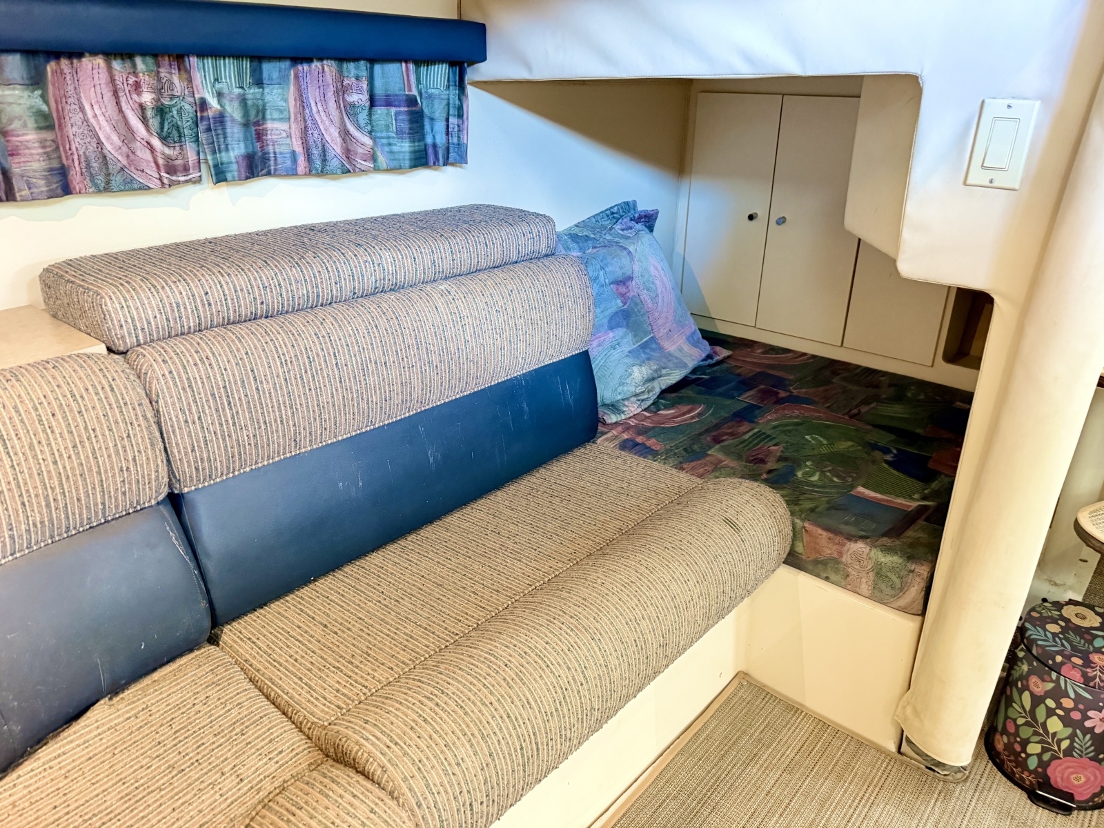 1996 Carver 310 Mid Cabin Express