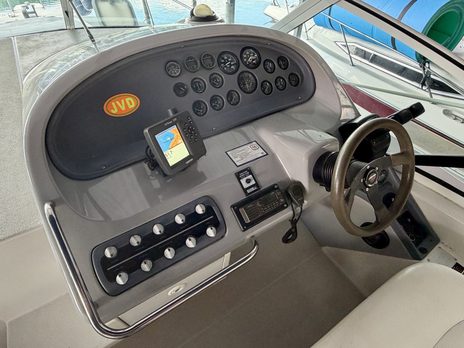 1996 Carver 310 Mid Cabin Express