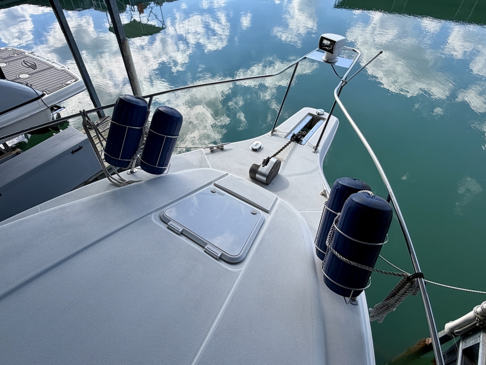1996 Carver 310 Mid Cabin Express