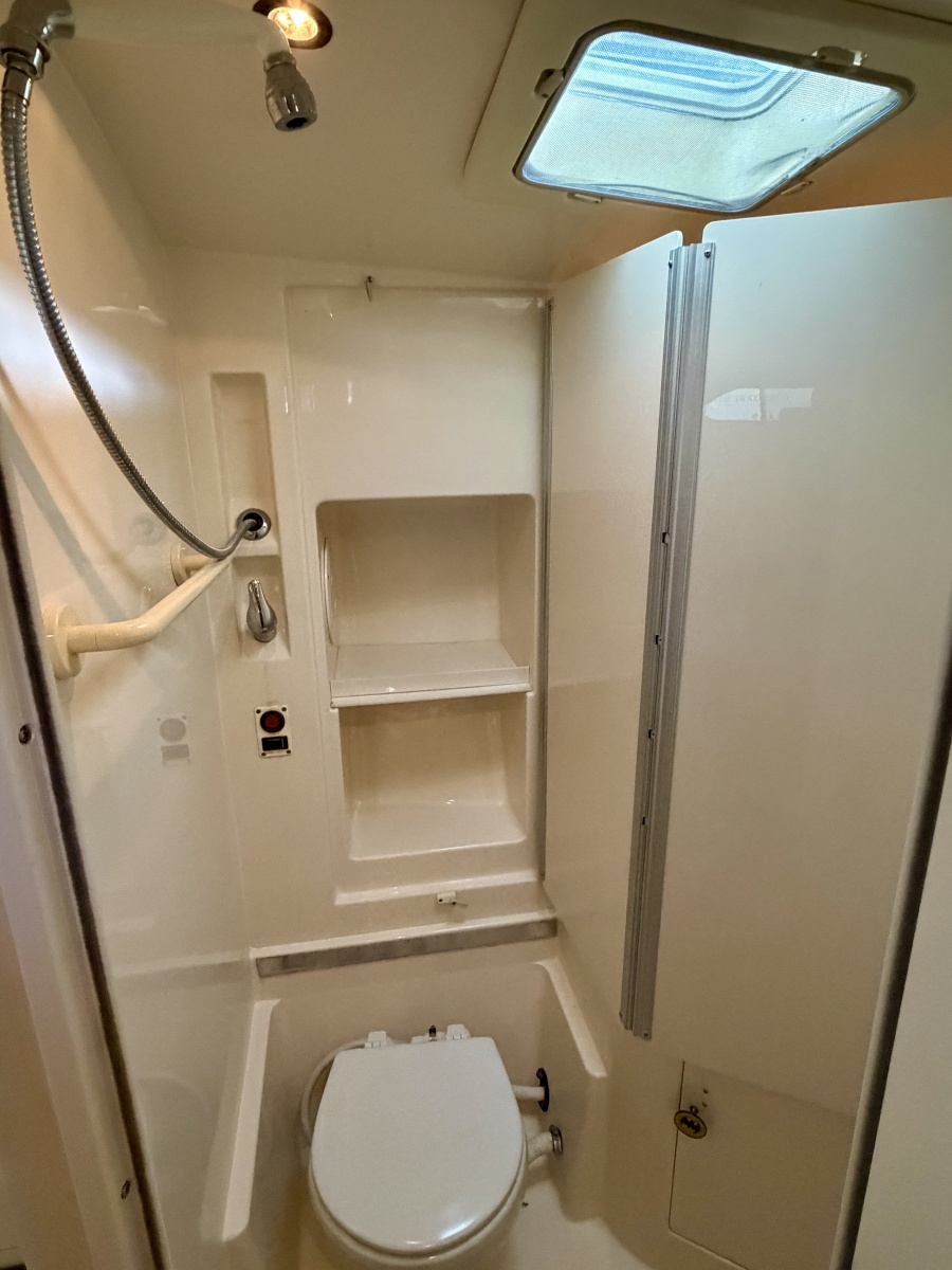 1996 Carver 310 Mid Cabin Express