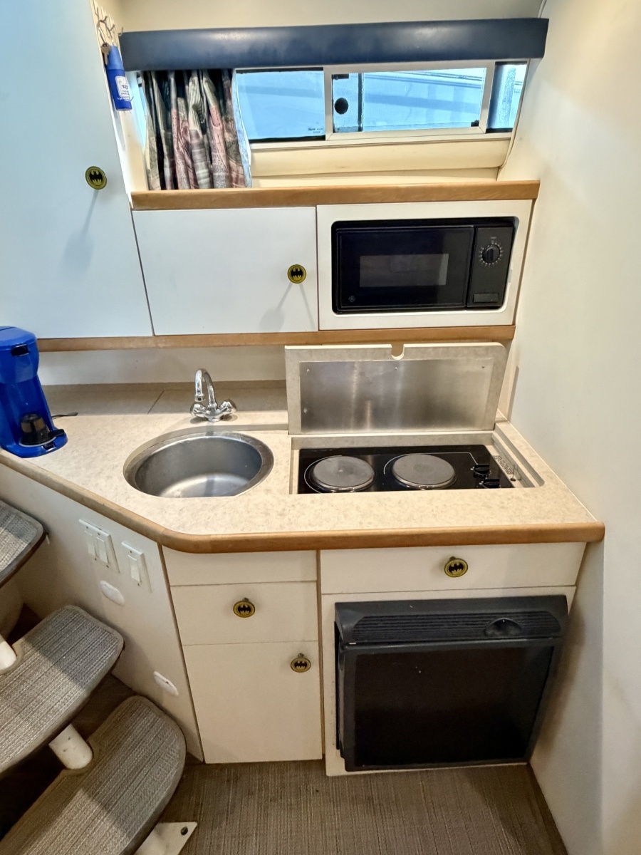 1996 Carver 310 Mid Cabin Express