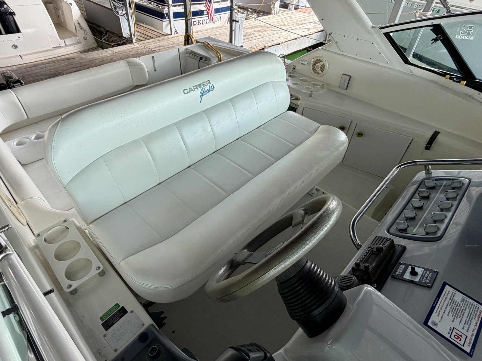 1996 Carver 310 Mid Cabin Express