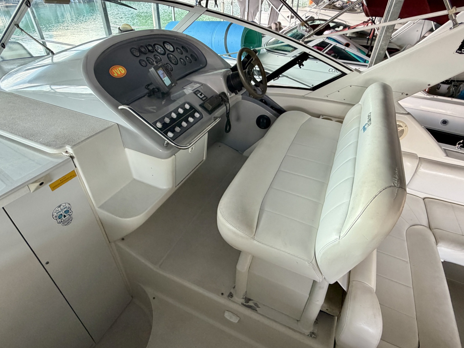 1996 Carver 310 Mid Cabin Express