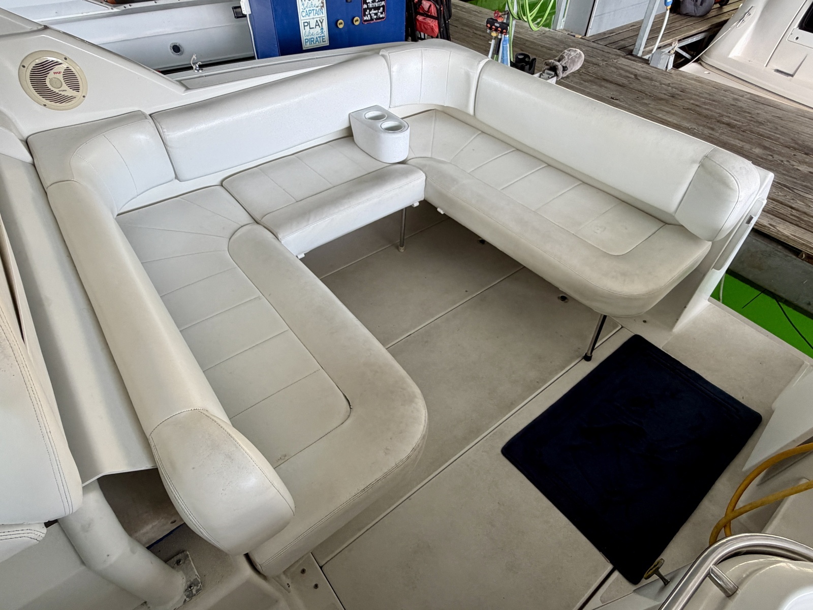 1996 Carver 310 Mid Cabin Express
