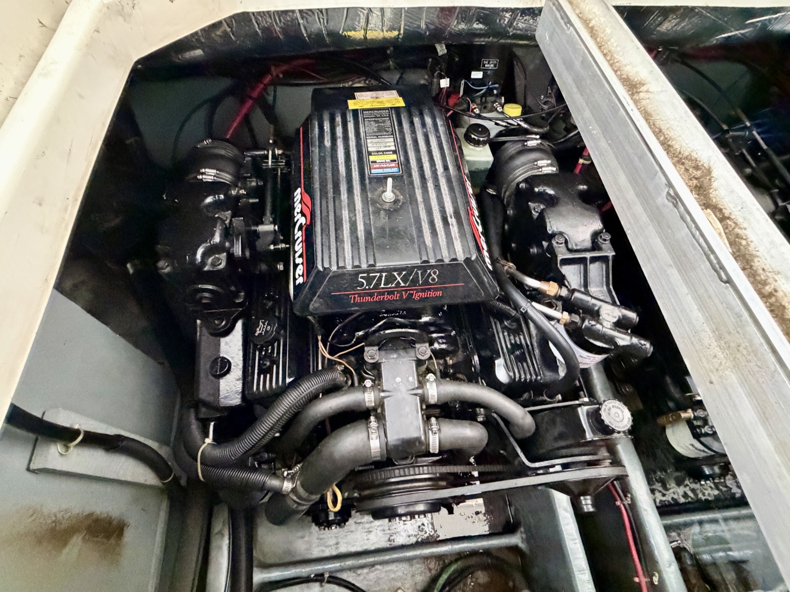 1996 Carver 310 Mid Cabin Express