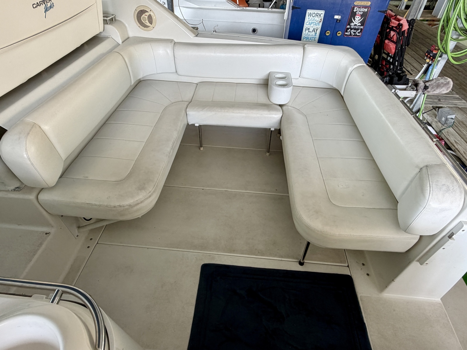 1996 Carver 310 Mid Cabin Express