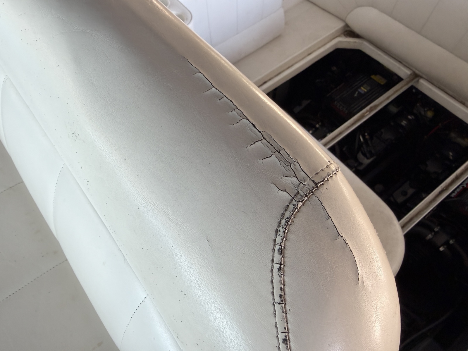 1996 Carver 310 Mid Cabin Express