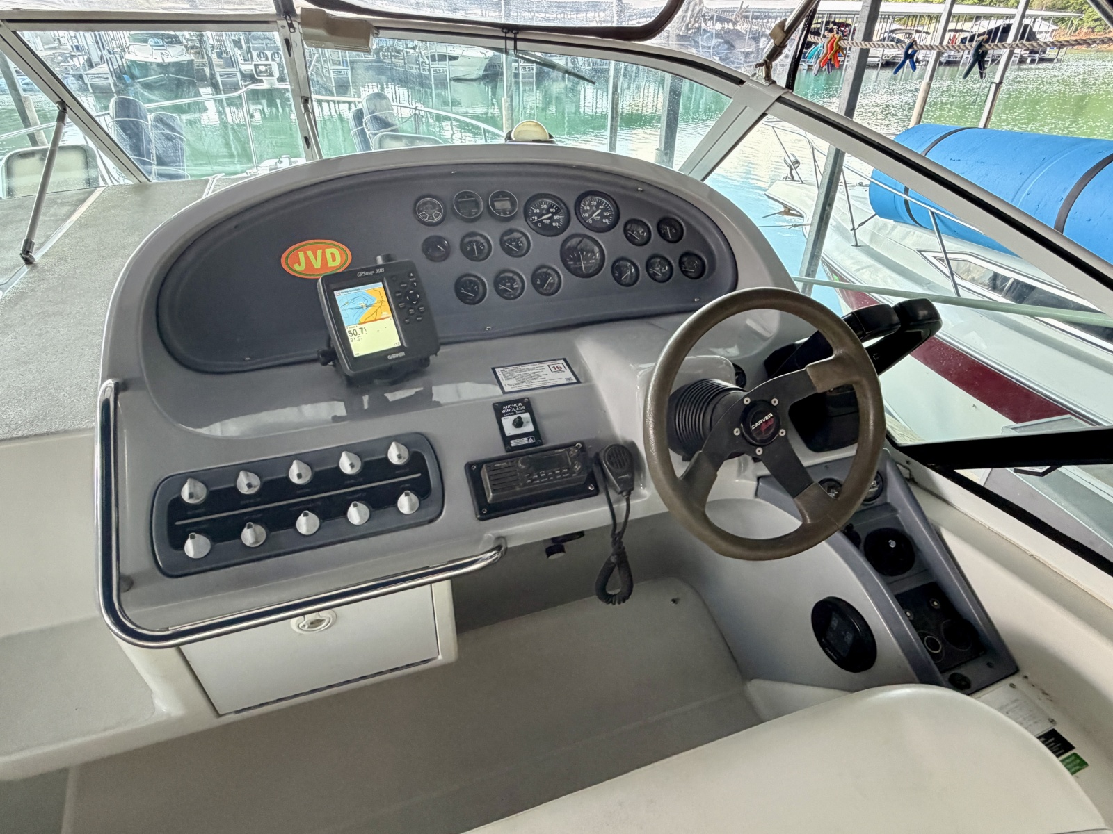 1996 Carver 310 Mid Cabin Express