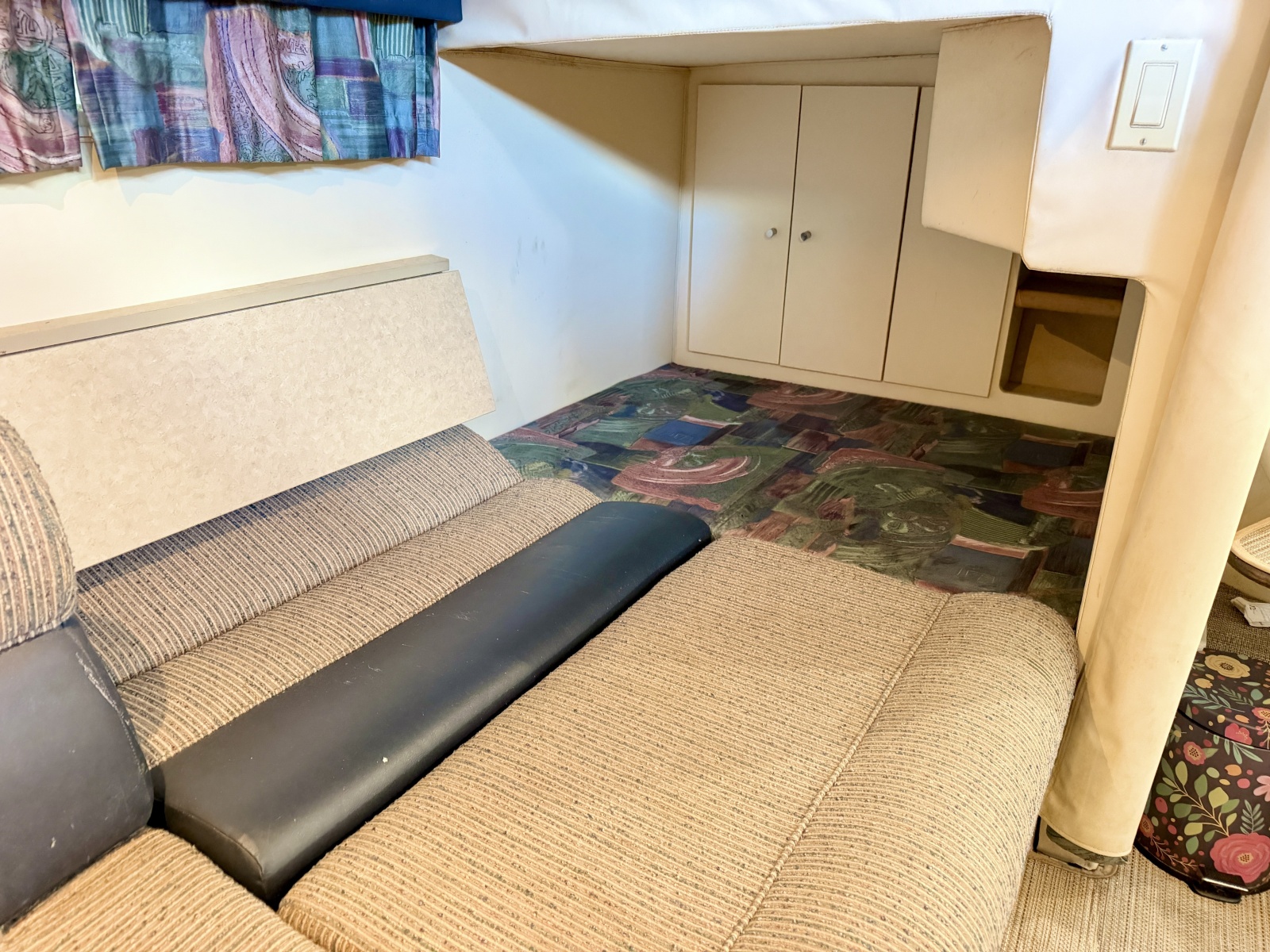 1996 Carver 310 Mid Cabin Express