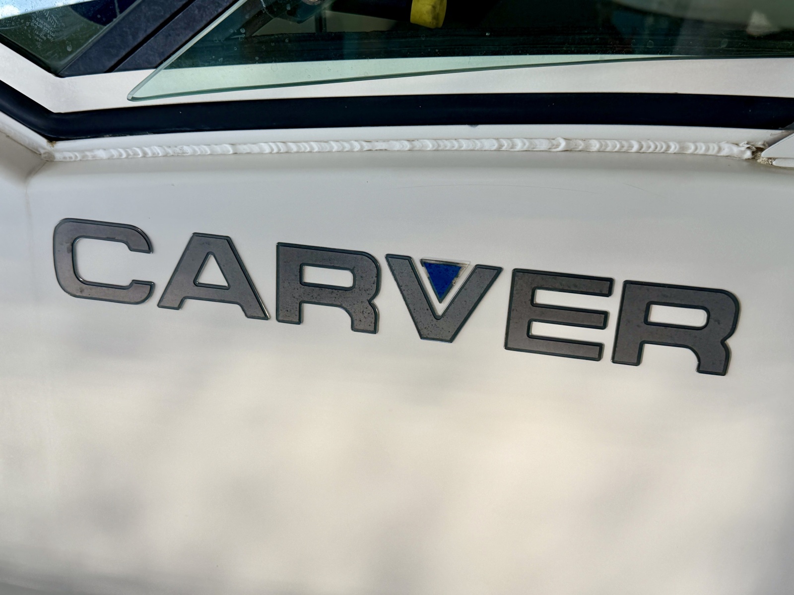 1996 Carver 310 Mid Cabin Express