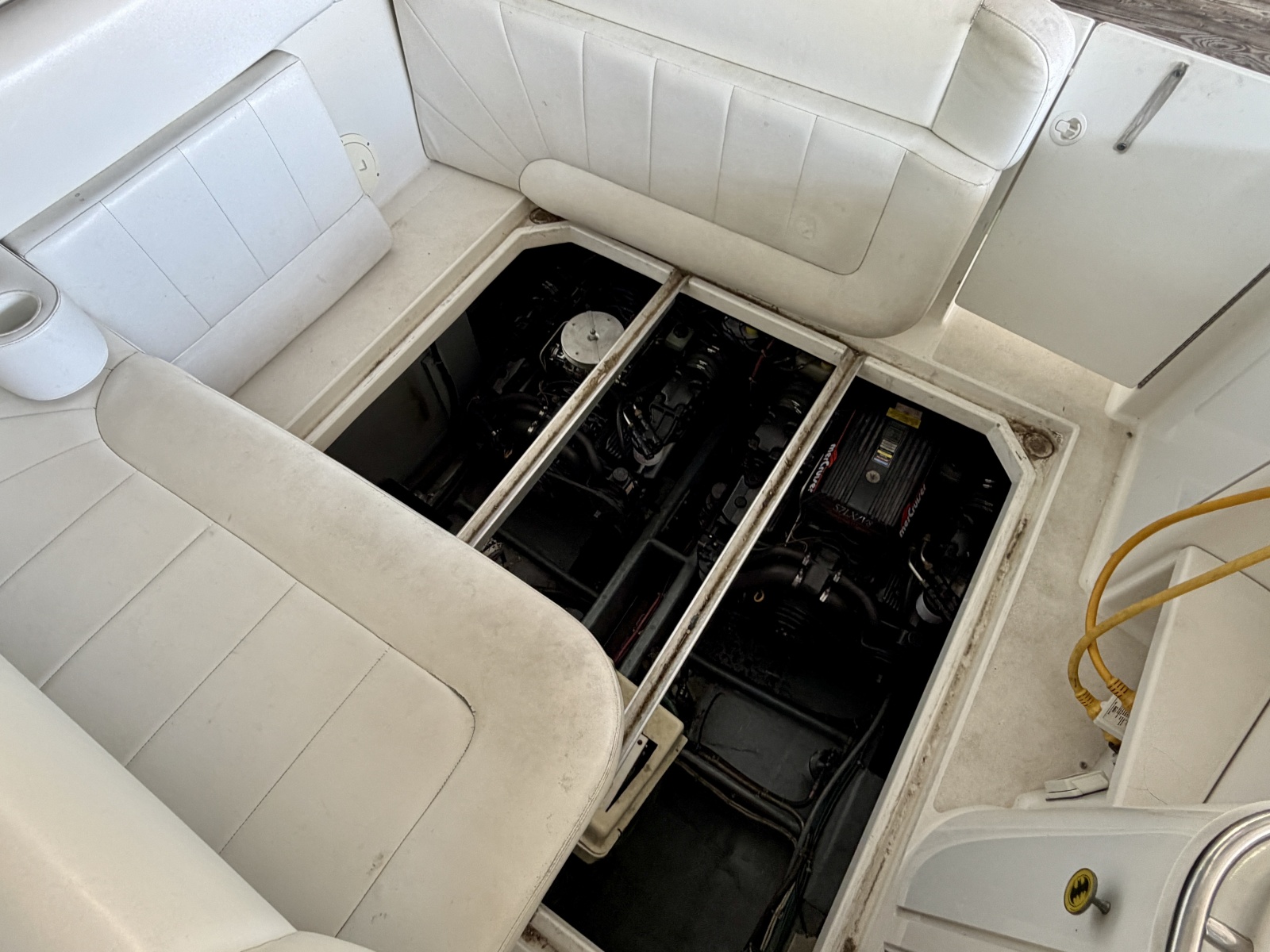 1996 Carver 310 Mid Cabin Express