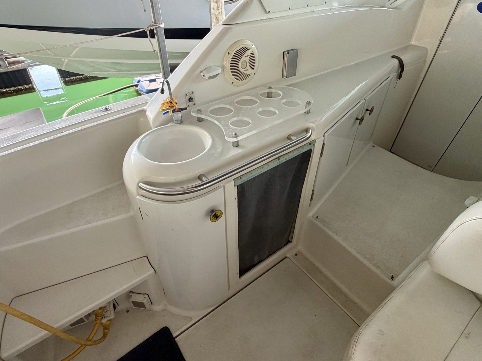 1996 Carver 310 Mid Cabin Express