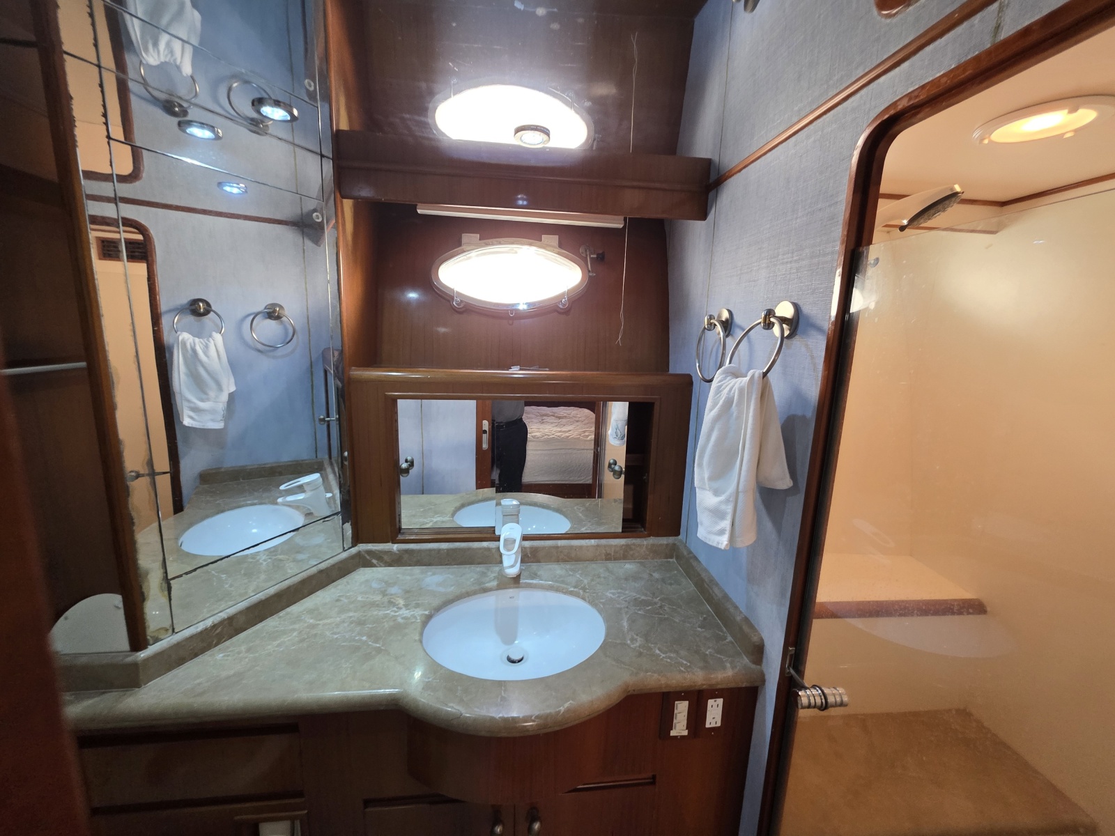 2000 Ocean Alexander 60 Trawler