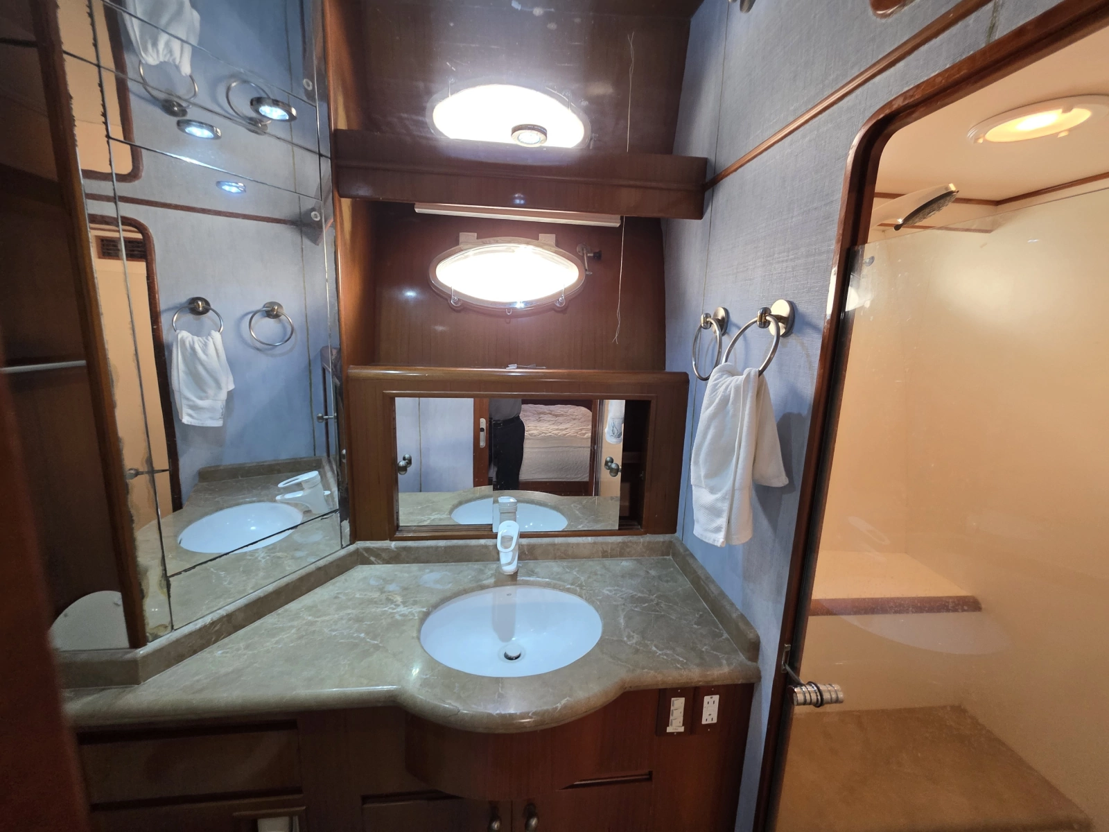 2000 Ocean Alexander 60 Trawler