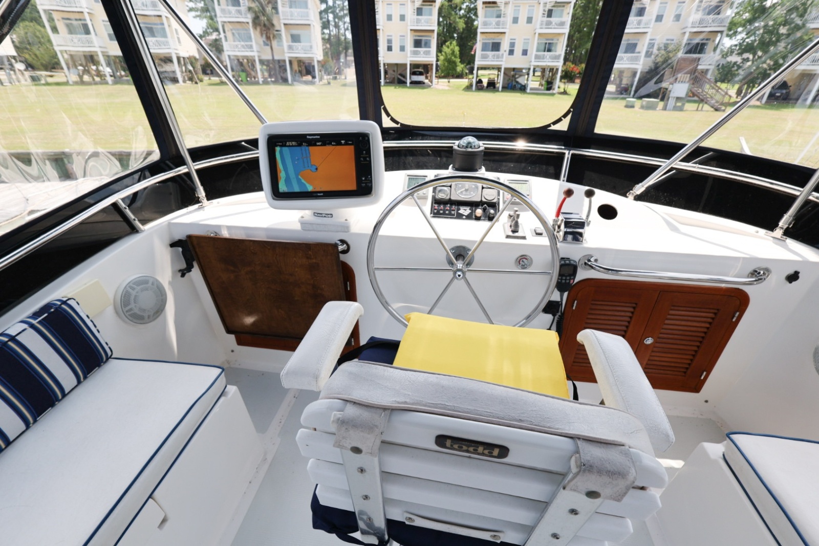2006 Heritage East 36 Sundeck